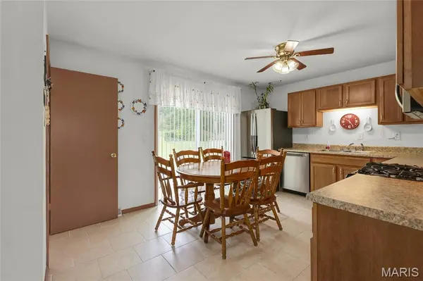 12085 Washington CT, Maryland Heights, MO 63043