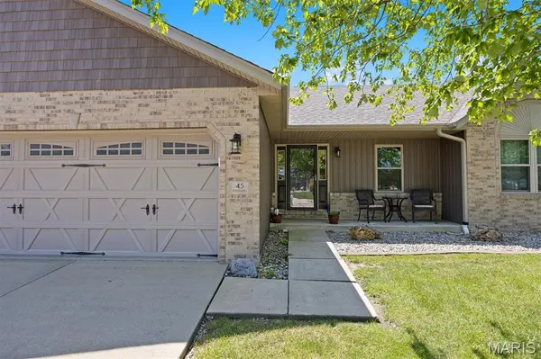 45 Oakbrooke, Troy, IL 62294