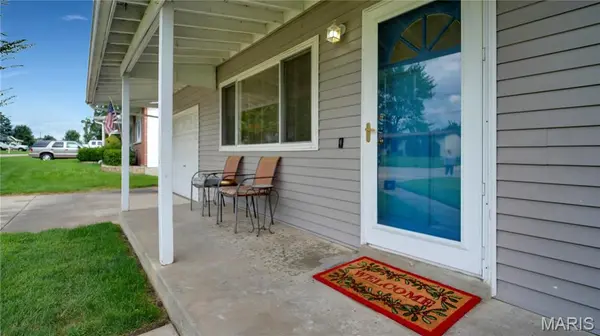 97 Huck Finn DR, St Charles, MO 63303