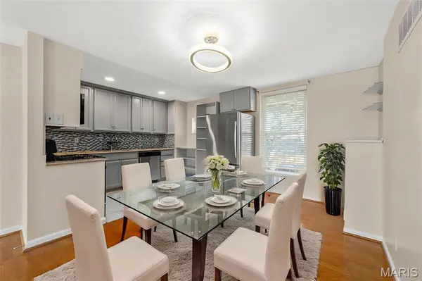 1118 S Mason RD, Town And Country, MO 63131