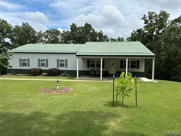 395 Hickory RD, Steelville, MO 65565
