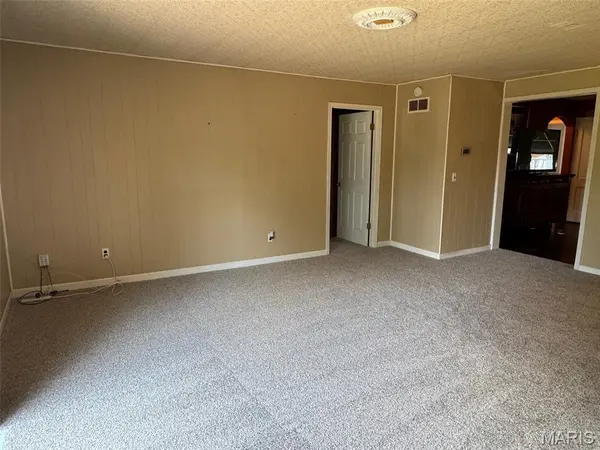 9550 Bataan DR, Woodson Terrace, MO 63134
