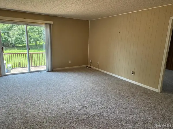 9550 Bataan DR, Woodson Terrace, MO 63134