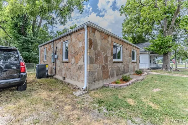 371 N Washington AVE, Lebanon, MO 65536