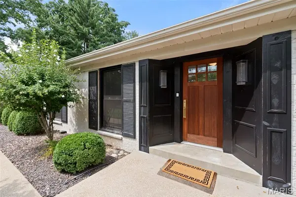 11 Villa Coublay, Frontenac, MO 63131