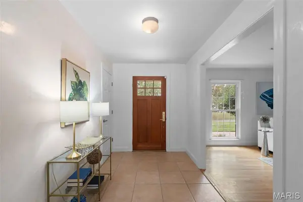 11 Villa Coublay, Frontenac, MO 63131