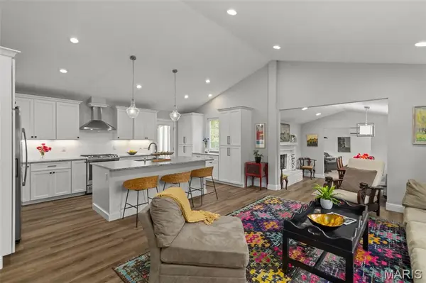 401 S Sappington RD, Oakland, MO 63122