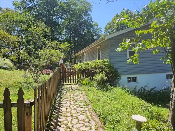 8000 Glenn DR, Barnhart, MO 63012