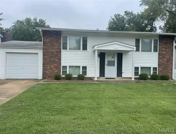 11932 Ameling RD,  Maryland Heights,  MO 63043