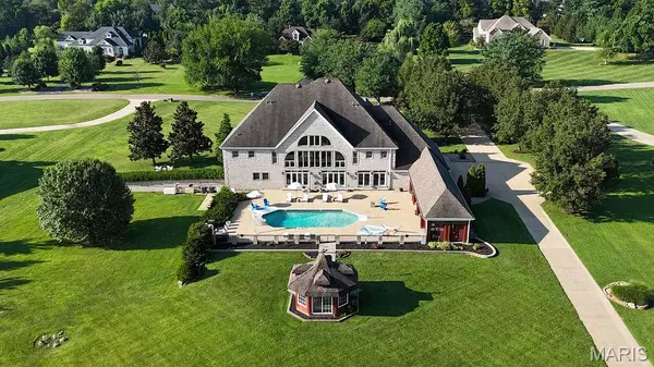 205 Cherry Hills LN, Farmington, MO 63640