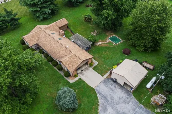 1104 Summerfield RD, St Jacob, IL 62281