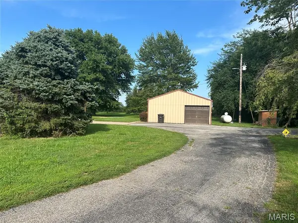 1104 Summerfield RD, St Jacob, IL 62281