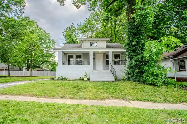 2840 Ridgeway AVE, St John, MO 63114