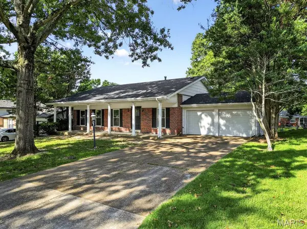 6819 Snead CT, Oakville, MO 63129