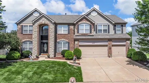 2033 Montclair Manor DR, St Charles, MO 63303