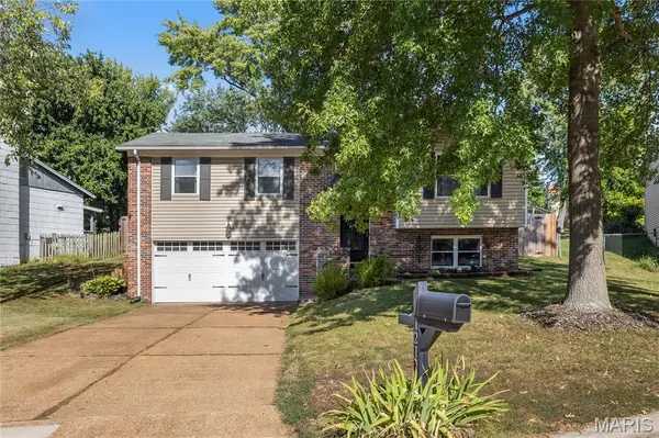 1211 Pine TRL, Fenton, MO 63026