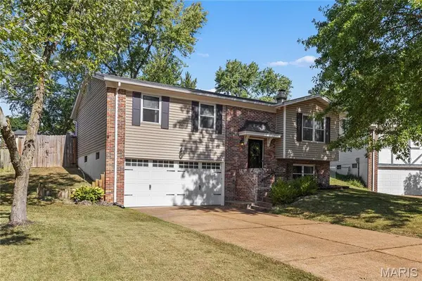 1211 Pine TRL, Fenton, MO 63026