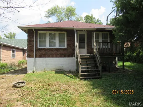 3207 Elsworth PL, St Louis, MO 63121