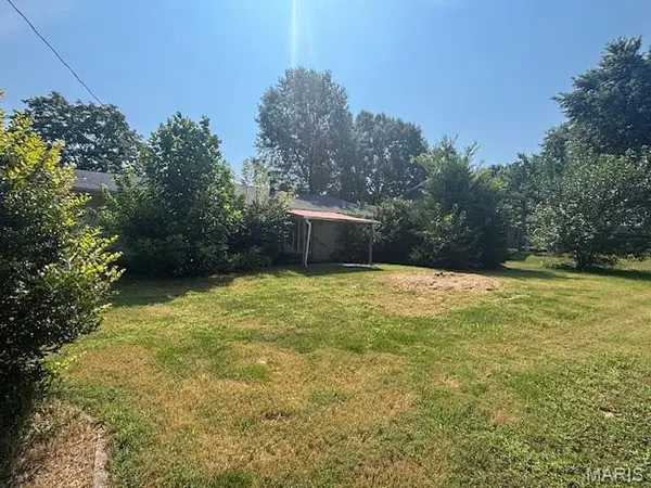 81 Memorial CT, Highland, IL 62249