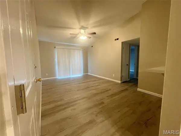 3114 Edwards PL #304, Maryland Heights, MO 63043