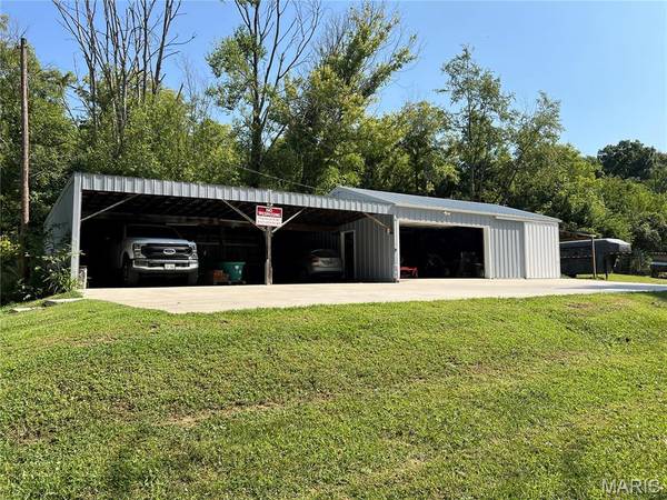15275 Shipman RD, Carlinville, IL 62626