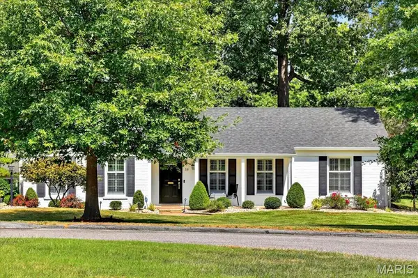 18 Homewood DR, Kirkwood, MO 63122