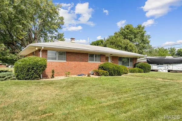 9 Columbus DR, Belleville, IL 62226
