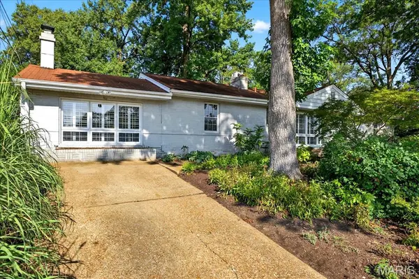 509 Kingdel DR, University City, MO 63124