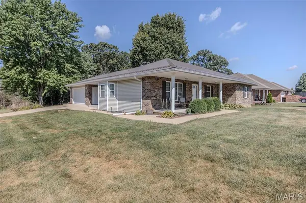 1341 Deadra DR, Lebanon, MO 65536