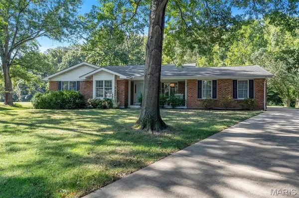 108 Country Creek CT,  Ballwin,  MO 63011