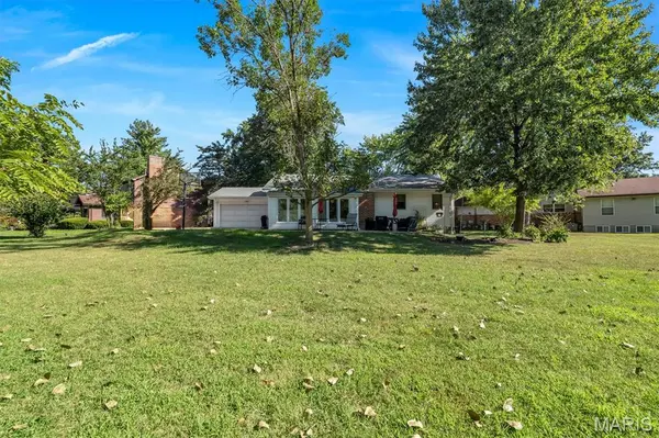108 Country Creek CT, Ballwin, MO 63011