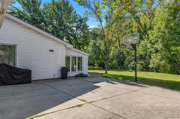 108 Country Creek CT, Ballwin, MO 63011