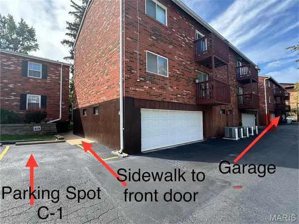 1041 N Clay AVE #C1 G9, Kirkwood, MO 63122