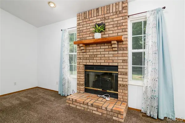 32 Lexington LN, Highland, IL 62249