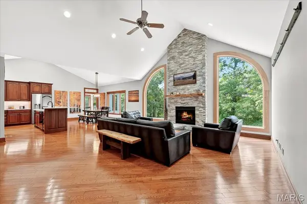 6059 Valley View DR, Villa Ridge, MO 63089