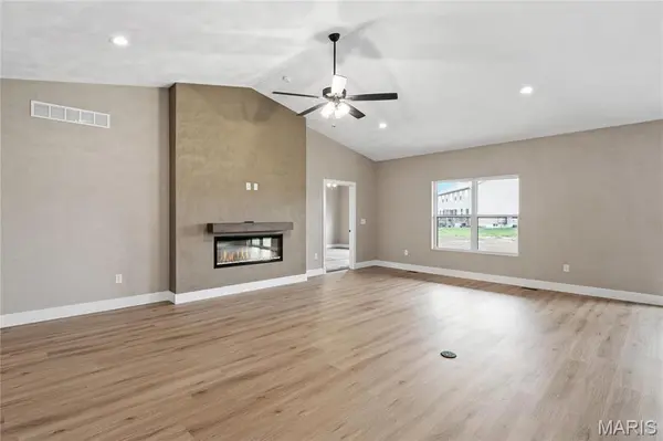 722 Conner CIR, Fairview Heights, IL 62208