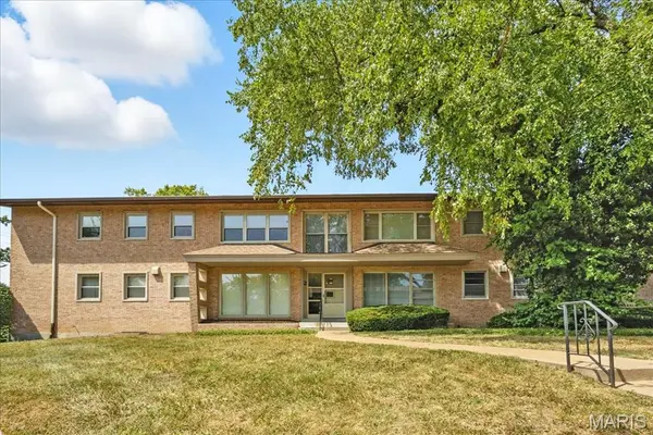 2 Delcrest CT #202, University City, MO 63124