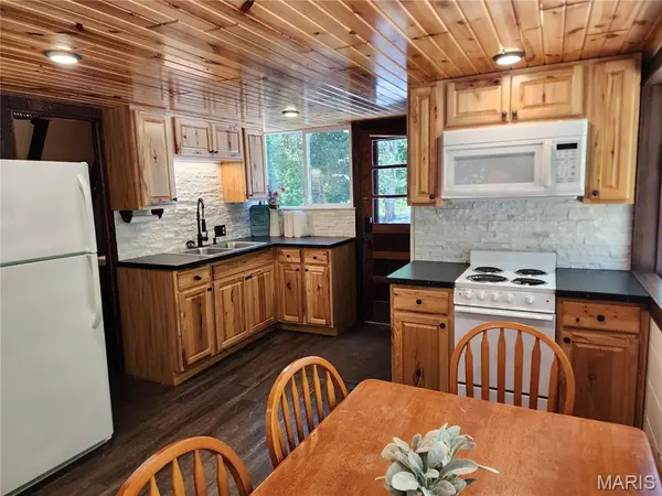 122 AKA21083 Sun Valley, Marthasville, MO 63357