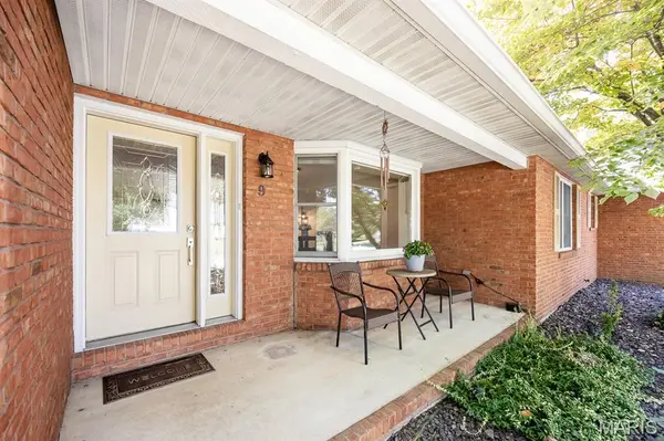 9 Barrett DR, Swansea, IL 62226