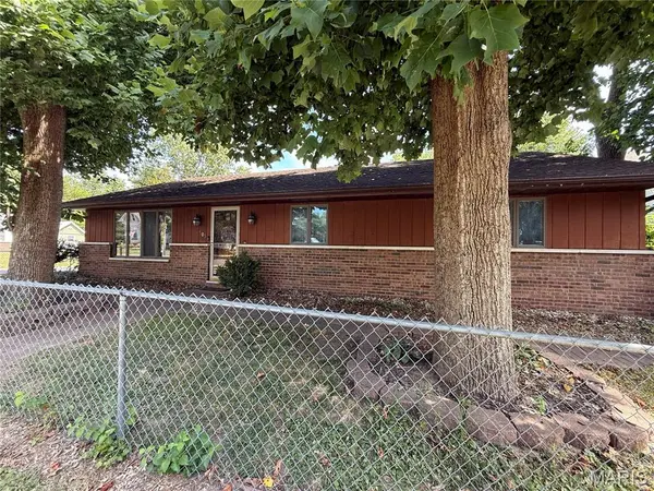 503 S West ST,  Carlinville,  IL 62626