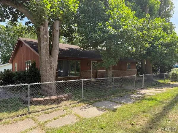 503 S West ST, Carlinville, IL 62626