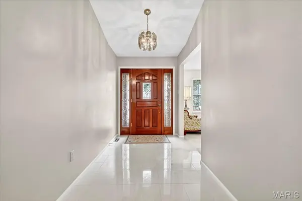 1041 Big Bend Station DR, Valley Park, MO 63088