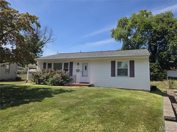 1807 W Clark ST, St Charles, MO 63301