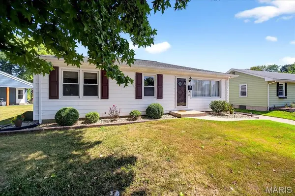 1836 W Clark ST, St Charles, MO 63301