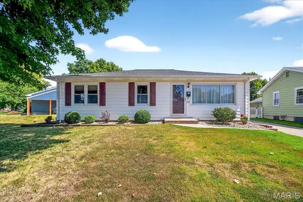 1836 W Clark ST, St Charles, MO 63301
