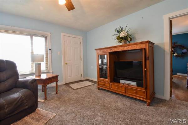 719 Bunker Hill RD, Staunton, IL 62088