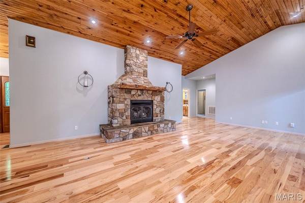 10925 Highway 63, Licking, MO 65542