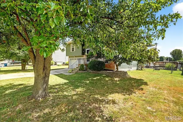 2406 Lombard LN, Imperial, MO 63052