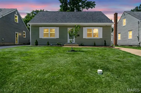 841 N Geyer RD,  Kirkwood,  MO 63122