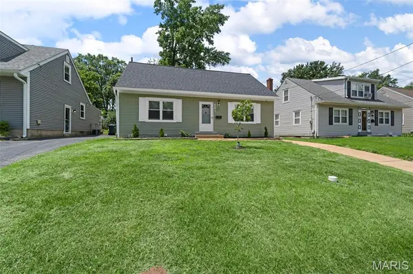 841 N Geyer RD, Kirkwood, MO 63122